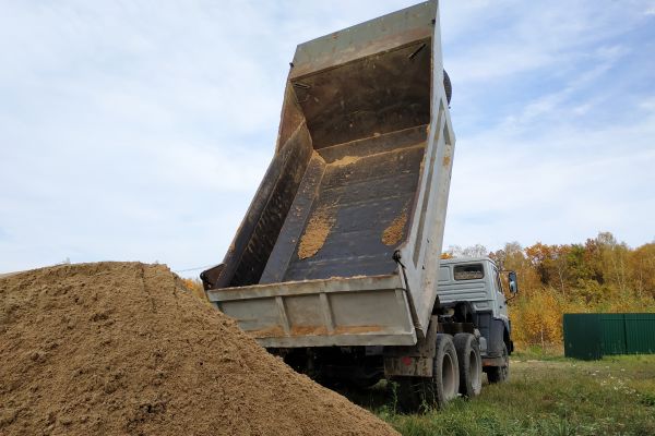 Topsoil Delivery in San Rafael