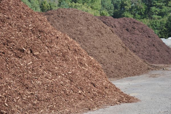 Brown Mulch Delivery in San Rafael